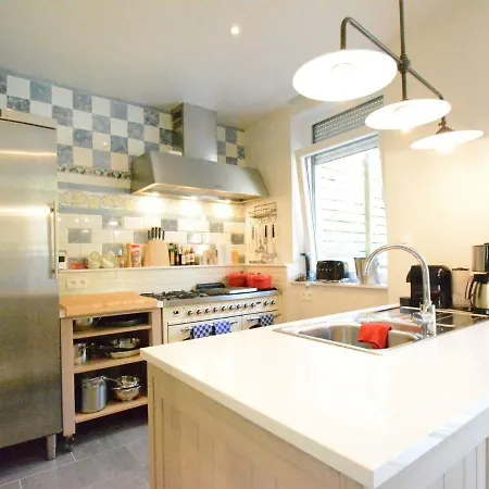 Large Townhouse With Pool Table *