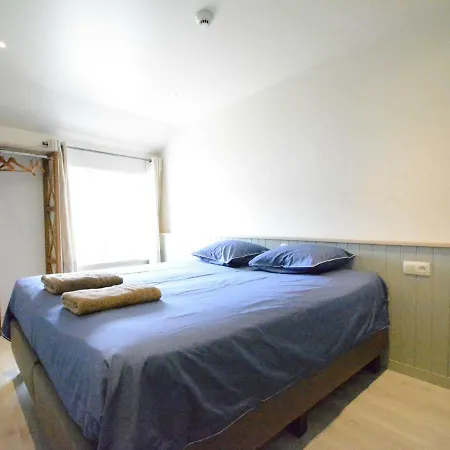 Large Townhouse With Pool Table Holiday home