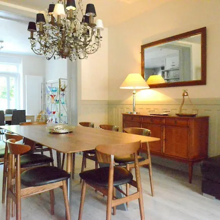 Large Townhouse With Pool Table Bouillon