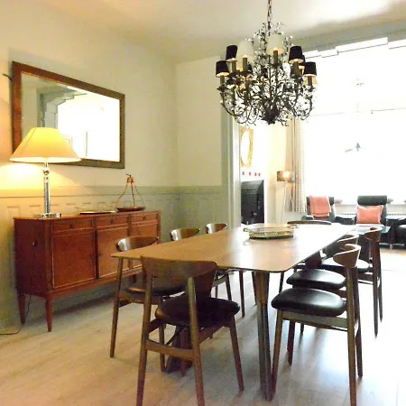 Holiday home Large Townhouse With Pool Table Bouillon